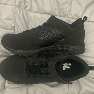 Big Kids New Balance Black Fresh Foam V1 Hook and Loop Wide Width Sneakers